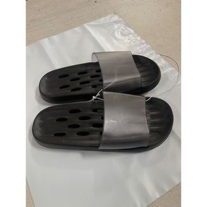 Zapatos de ducha antideslizantes de secado rápido para mujeres y hombres Sandalias con agujeros Slip-Ons respetuosos con el agua - Product Image 4