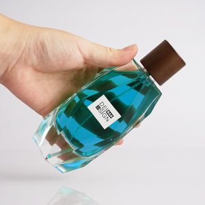 Directo de Fábrica, Botella de Perfume de Vidrio Vacía de 50 ml con Diseño Geométrico Único y Cuerpo Facetado para Marcas de Fragancias de Diseñador - Product Image 1