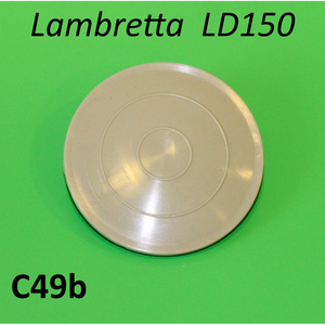 Disco de plástico para la caja de herramientas del protector de piernas interior Lambretta LD150 (modelos producidos entre 1954 y 1956) - Product Image 1
