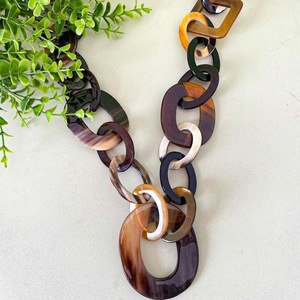 Collar de Lujo Hecho a Mano con Cuerno de Búfalo, Joyería Natural y Sostenible para Mujer, Alta Calidad - Product Image 3