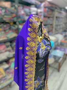 Dirac Fransawi noir à fleurs avec châle brodé violet |   Vêtements de luxe pour mariage et fêtes somaliennes - Product Image 2