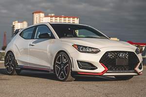 Hyundai Veloster N 2022 Usado, Transmisión Manual de 6 Velocidades, 2200 Millas, Diferencial de Deslizamiento Limitado - Product Image 2