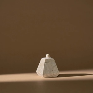 กล่องใส่เครื่องประดับหินทราเวอร์ทีนลายริ้วทันสมัย ฝาปิดแกะสลัก ให้พื้นผิวธรรมชาติ ดีไซน์ทนทาน และเสน่ห์การตกแต่งที่ทันสมัย - Product Image 3