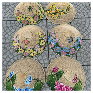 Sombrero Cónico Hecho a Mano de Hoja de Palma de Bambú para Actuaciones Escénicas, Accesorio de Disfraz y Recuerdo, Hecho en Vietnam - Product Image 6