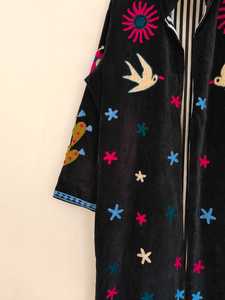 Veste bomber courte en velours classique, artisanat artistique, broderie Suzani, design réversible, écologique, art populaire, tenue de caractère, Rajasthan - Product Image 3