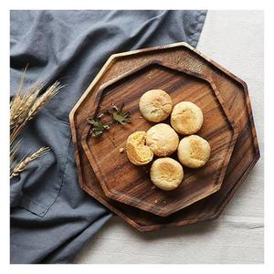 Planche à découper en bois élégante qui s'adapte à l'esthétique de la cuisine moderne tout en offrant une planche à fromage fiable en acier inoxydable - Product Image 2