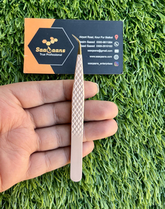 Pinzas profesionales para extensión de pestañas de acero inoxidable Peach Nude Diamond Grip Classic y volumen con punta puntiaguda - Product Image 1