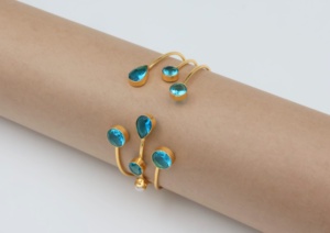Elegante pulsera de oro de 18K con piedras preciosas en forma de lágrima Exquisita pieza de joyería de lujo con un impresionante - Product Image 2