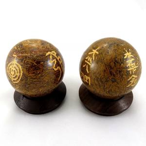 Bola de cristal Natural del río Narmada Crecimiento espiritual Reiki Esfera curativa Símbolos sagrados grabados Otros productos artesanales de cristal - Product Image 4