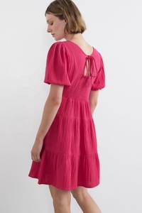 เดรสผ้าฝ้ายเนื้อครinkle ทรงเอไลน์ แขนพองสั้น ไซส์ XL ดีไซน์เซ็กซี่ ช่วงหลังรูดผูกโบว์  ตกแต่งด้วยดีเทลเว้าด้านข้าง มีกระเป๋าผูกด้านข้าง - Product Image 3