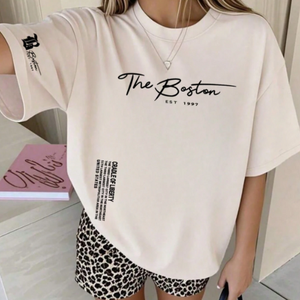 Camiseta gráfica para mujer, ajuste de gran tamaño con estampado de texto en negrita, tela suave, corte redondo, forma relajante, Top para niñas, Idea para salir - Product Image 4