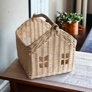 Vente en gros de panier en osier écologique en bambou et rotin pour chambre d'enfant en forme de maison tissé à la main - Product Image 5