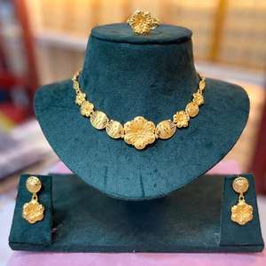 Magnifique collier statement en filigrane plaqué or avec accents de paon, franges à pampilles et boucles d'oreilles assorties 63040 - Product Image 3