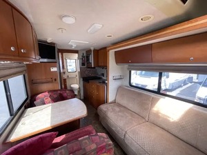 Winnebago V-i-e-w 2-4-H d'occasion de 2008 prêt à être vendu - Product Image 2