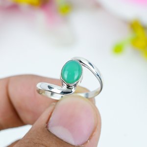 แหวนเงินประดับด้วยแคลซิโดนีสีเขียวธรรมชาติ |   แหวนเงินแท้ 925 ประดับพลอยสีเขียวทรงกลม |   เครื่องประดับมินิมอลทำมือ - Product Image 2