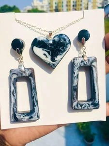 Ensemble collier et boucles d'oreilles pendantes en résine faites à la main pour femmes, légères pour un usage quotidien, boucles d'oreilles en résine, moule pour boucles d'oreilles en résine - Product Image 4