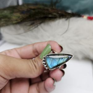 Bague Statement en Argent Sterling 925 avec Pierre Naturelle Labradorite Taillée Poire et Sertissage Clos, Faite à la Main, pour Mariage/Fête - Product Image 4