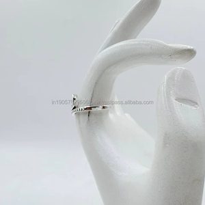 Bague en argent sterling torsadé moderne faite à la main - Product Image 1