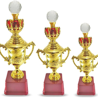 Best Design Golden & Fiber Trophy Championship Front Star pour les compétitions de football Jeux scolaires Événements et fonctions de football