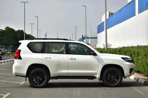 2023 para Toyota Prado Nueva condición Caja de cambios automática Conducción a la derecha Asientos de cuero interiores oscuros - Product Image 4