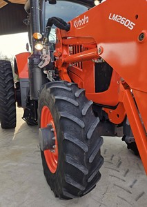 Tracteur à roues M7-172, 168 CV, 4 roues motrices, agriculture de précision avec moteur de performance supérieure et transmission par engrenages, garantie de 2 ans - Product Image 5