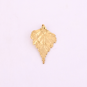 จี้ใบไม้ชุบทองขนาด60X35มม. - Product Image 1