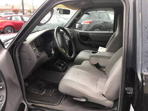 Camioneta Usada en Buen Estado, Modelo 2003, B3-000, Doble Propósito, Volante a la Izquierda - Product Image 2