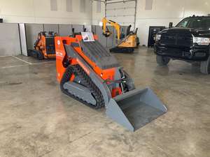 Minicargadora Hurricane HRC 700 con Motor Diésel de 25 HP, Caja de Cambios y Motor - Accesorios de Alta Eficiencia - Product Image 2