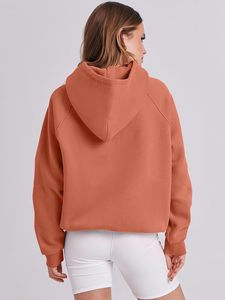 Pull à capuche en molleton tissé à manches longues pour femmes, respirant et surdimensionné, avec logo sur le devant. - Product Image 3