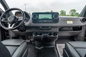 Sprinter 3500XD 2023 ~6 500 milles, moteur turbodiesel, transmission intégrale, modifications intérieures - Product Image 5