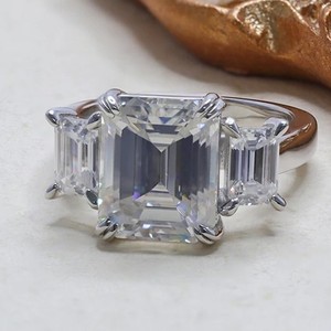 Bague en argent 14 carats, design trois pierres blanches, bijoux fins, pour homme/femme, mariage, diamant moissanite de laboratoire, serti à griffes, certifié IGI - Product Image 3