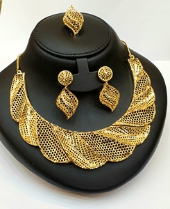 Juego de Joyería de Aleación Chapada en Oro de 24 Quilates, Collar, Pendientes y Anillo con Diseño de Plantas, Estilo Vintage, Joyería de Moda para Mujer para Fiestas - Product Image 4