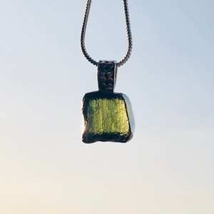 4มม. จี้ moldavite จริงกับพลอยธรรมชาติเครื่องประดับ moldavite สร้อยคอของขวัญครบรอบสำหรับเธอ - Product Image 1