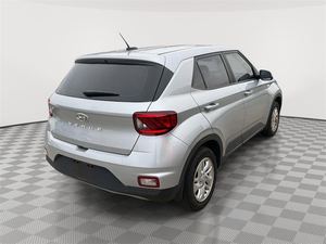 SUV V-ENUE 2023 d'occasion en excellent état, automatique, 121 CV, 1.6L, 14 vitesses, SE, traction avant, crossover - Product Image 5