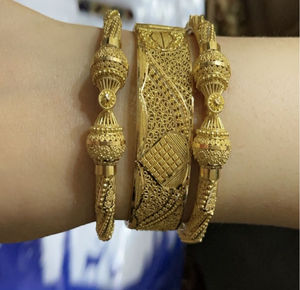 Brazaletes de latón de diseño único con detalles geométricos texturizados. Estilo audaz. Disponible a precios de mayoreo. - Product Image 1