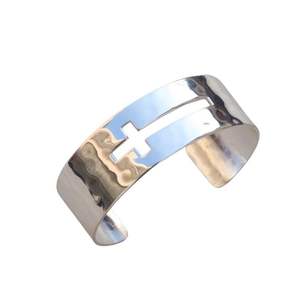 Bracelet ouvert élégant de haute qualité pour femmes, en laiton plaqué argent, bijoux gravés personnalisés, cadeau à prix avantageux - Product Image 1