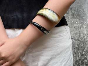 Bijoux en corne de buffle naturelle bracelet manchette en corne bijoux de mode de créateur de style vintage purement artisanal - Product Image 3