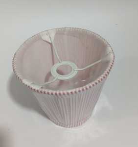 Pantalla de lámpara Empire con bordado de tela de primera calidad Mejora el ambiente con una artesanía elegante adecuada para lámparas LED de escritorio y de mesa - Product Image 3