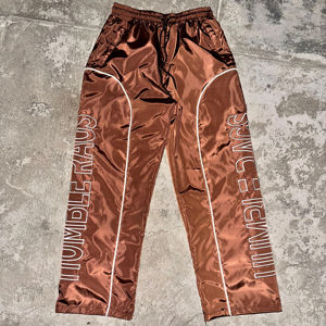 กางเกงไนลอนทรงขาบานแบบมีกระเป๋าสำหรับผู้ชาย พิมพ์โลโก้ได้ บริการ OEM น้ำหนักปานกลาง สไตล์ลำลอง มีเชือกผูก - Product Image 2