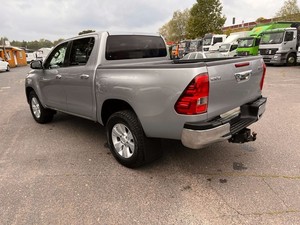2018 para Toyota Hilux doble cabina 4X4 asientos de cuero usados cámara trasera dirección izquierda para una comodidad óptima - Product Image 4