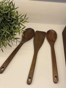 Ensemble d'ustensiles de cuisine en bois d'acacia naturel de qualité supérieure Cuillères de service Spatules Ustensiles de cuisine antiadhésifs Cuisson en bois massif faite à la main - Product Image 4