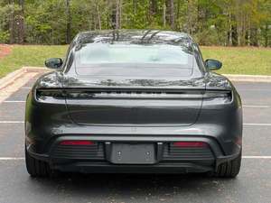 Porsche Taycan berline 2023, propulsion arrière, couple de 400-500 Nm, 300-400 ch, transmission automatique, toit ouvrant panoramique, sièges en cuir - Product Image 5