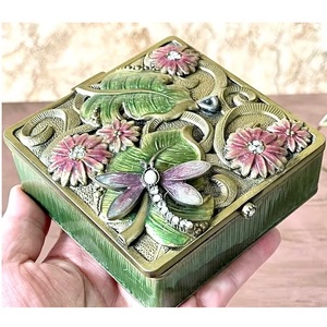 Élevez votre collection avec des boîtes à bijoux en métal Design Taj Mahal élégantes et élégantes pour l'entretien de vos bijoux de stockage - Product Image 2