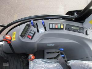 Tractor usado Lovol 504 con cargador Tracción de 4 ruedas Tractor agrícola para granja - Product Image 3