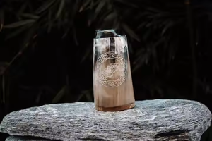 Taza de Cerveza Ecológica con Aislamiento al Vacío y Tapa Hermética, Diseño Artesanal de Cuerno de Lobo Fenrir, Taza de Cuerno para Fiestas en India - Product Image 2