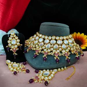 Collier de perles suspendues Kundan non coupé de haute qualité avec Maang Tikka pour les mariages Occasions festives Événements spéciaux en laiton - Product Image 2