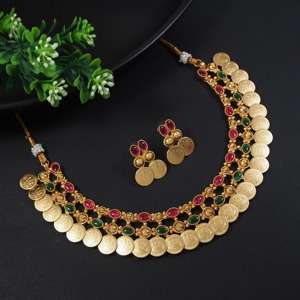 ชุดสร้อยคอเหรียญชุบทองคุณภาพเยี่ยมแบบดั้งเดิม ประดับด้วยหินสีแดงและสีเขียว | | เครื่องประดับโบราณชุบทองแบบดั้งเดิม - Product Image 2