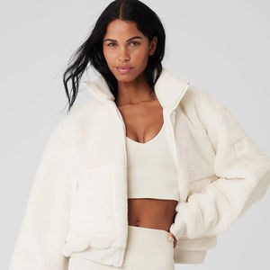 2025 mujeres a prueba de viento ligero acolchado burbuja Puffer chaquetas personalizadas recortadas Boxy Puffy acolchado abrigos de invierno para mujeres - Product Image 6