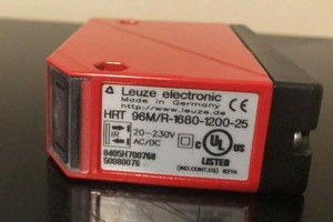 Capteur photoélectrique à réflexion diffuse avec suppression de l'arrière-plan HRT 96KR-1680-1200-25 - Product Image 5