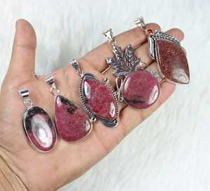 สร้อยคอพลอยโรโดไนท์สีชมพูธรรมชาติดีไซน์เนอร์จี้ขัดเงาเรียบสำหรับขายปลีกเครื่องประดับการตั้งค่าแบบฝังหนามเตย - Product Image 1